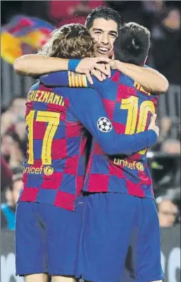  ?? FOTO: PEP MORATA ?? Griezmann, Suárez y Messi
El tridente de cracks del Barça