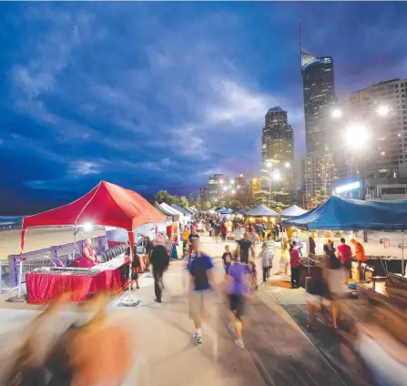  ?? Picture: LUKE MARSDEN ?? The long-running Surfers Paradise Beachfront Markets.