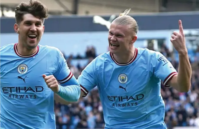  ?? Foto: Nick Potts, PA via AP/NTB ?? ⮉ Erling Braut Haaland og John Stones scoret målene da Manchester City tok tre nye poeng i Premier League med 3–1 over Leicester.