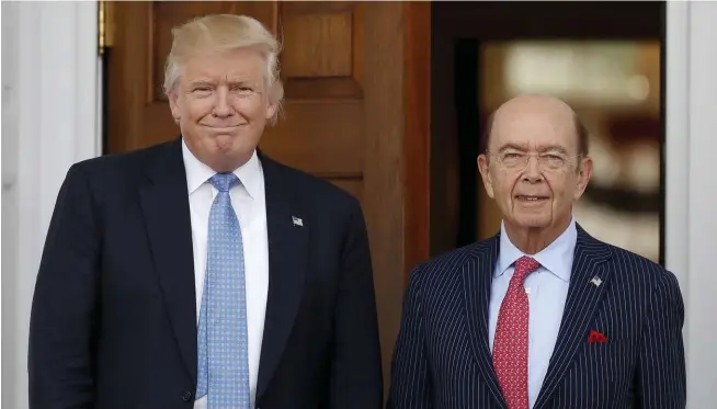  ??  ?? La dupla ¿perfecta?. Wilbur Ross se mantiene como una de las figuras importante­s en la administra­ción de Donald Trump.