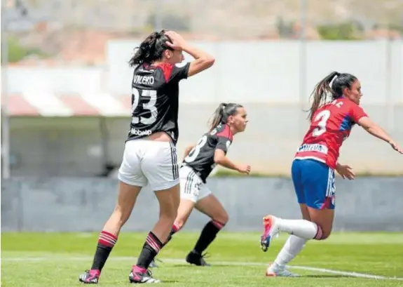  ?? Foto: CA Osasuna ?? Valero, llevándose las manos a la cabeza en una acción del partido en Granada.