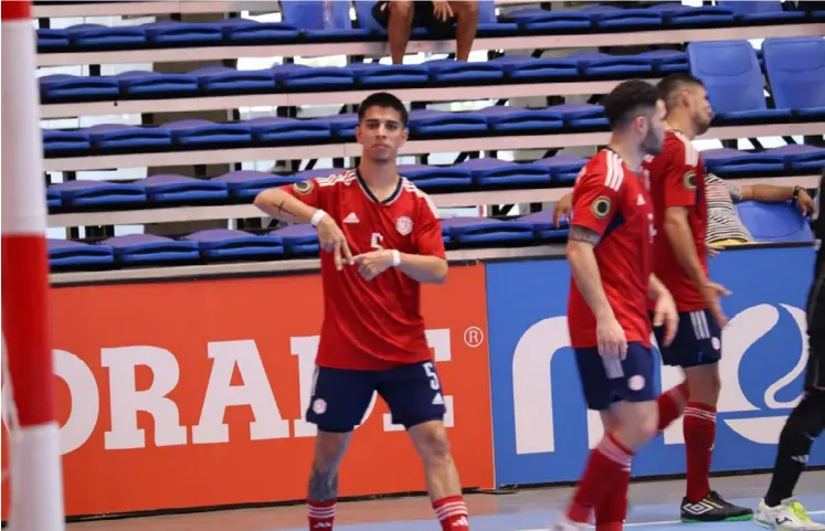  ?? FCRF ?? Jean Carlo Salas marcó ayer una de las dianas de la Selección de Costa Rica de Fútbol Sala contra Surinam.