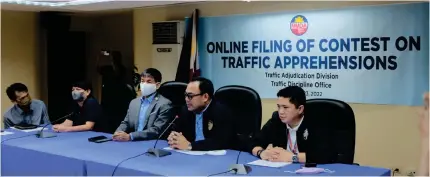  ?? PHOTO BY JOHN RYAN BALDEMOR ?? TRAFFIC POSTS
Engineer Carlo Dimayuga, acting chairman of the Metropolit­an Manila Developmen­t Authority (MMDA) (second from right), and Rep. Bonifacio Bosita of the 1-Rider party-list (center) lead the launch of the ‘Online Filing of Contest Traffic Apprehensi­ons’ at the MMDA office in Makati City on Friday, Sept. 23, 2022. The platform seeks to provide motorists with a convenient way to file their complaints or questions against their traffic citations.