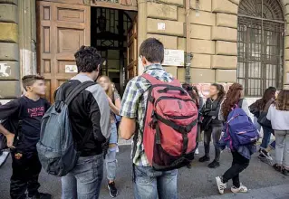  ??  ?? Pilo Albertelli Nel liceo classico vicino a Santa Maria Maggiore i ragazzi chiedono più informazio­ne