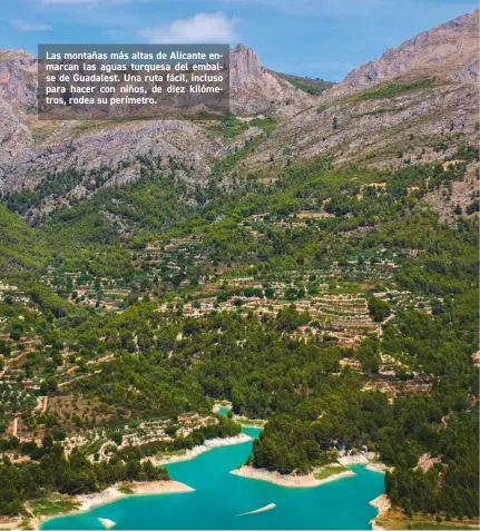  ??  ?? Las montañas más altas de Alicante enmarcan las aguas turquesa del embalse de Guadalest. Una ruta fácil, incluso para hacer con niños, de diez kilómetros, rodea su perímetro.