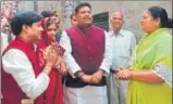  ?? HT ?? Raj Kishore Yadav (left) campaigns with Neha in Kanpur.