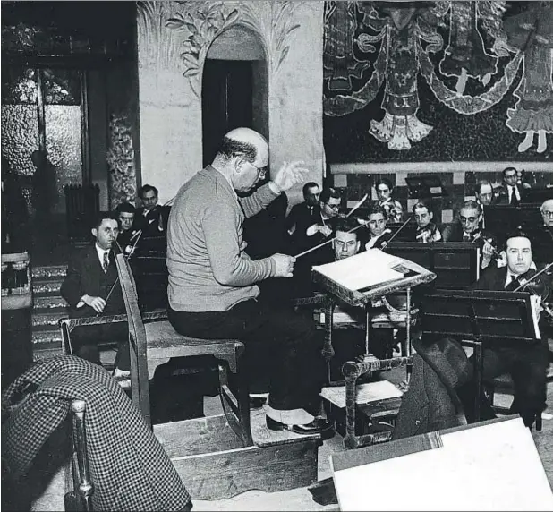  ??  ?? Un ensayo de la orquesta bajo la dirección de Pau Casals en el Palau de la Música en 1934