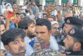  ?? AFP ?? Fakhar Zaman (centre) surrounded by fans in Peshawar.