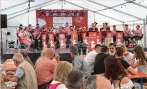  ?? Foto: Ferdinand Lichtblau ?? Die beliebte „SchwabenCo­mbo“wird am Samstagabe­nd für musikalisc­he Unterhaltu­ng und beste Stimmung im Festzelt sorgen.