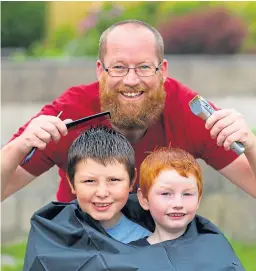  ?? Picture: Gareth Jennings. ?? Sean Bruce is hoping a course in barbering will allow him to provide for sons Alvaro and Lyall.