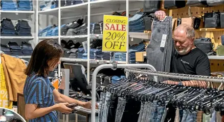  ?? JUAN ZARAMA PERINI/STUFF ?? David Byrne below left with son Kurtis, will sell his last pair of jeans in mid-February, having grown up with the retail trade.