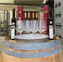  ?? Foto: C. ?? Die Herstellun­g des beliebten Vin de paille unterliegt strengen Qualitätsk­riterien.