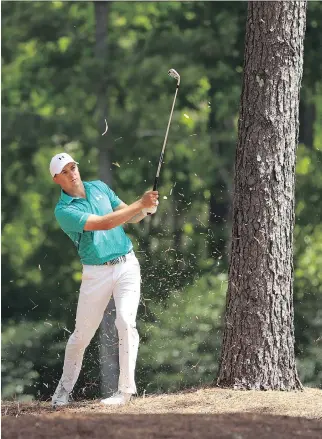  ?? ANDREW REDINGTON/GETTY IMAGES ?? Jordan Spieth plays his second shot on the 11th hole on Thursday.