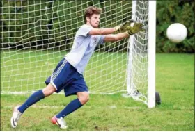  ?? ARNOLD GOLD — REGISTER ?? North Haven goalkeeper Joe Russo underwent four surgeries in an 11-year period.