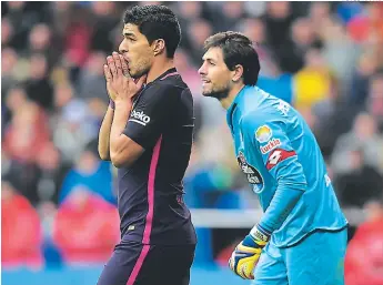  ?? FOTOS: AFP/AP ?? Luis Suárez empató el juego, pero después falló otras chances y lo lamentó.