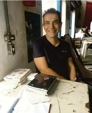  ?? Divulgação ?? O escritor londrinens­e Eduardo Baccarin Costa participa de um bate papo cujo teme é “Amor em Tempos de Ódio – Uma Leitura Lírica dos Tempos da Ditadura”