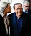  ??  ?? Insieme Silvio Berlusconi e Francesca Pascale ai seggi per le scorse Comunali (Eidon)