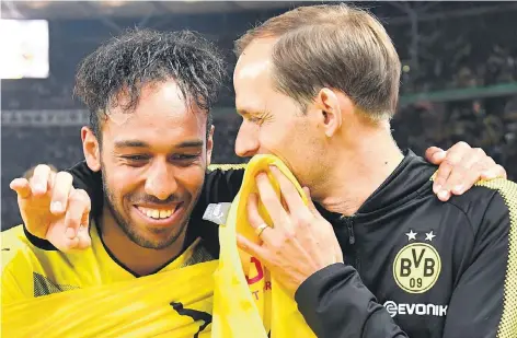  ?? FOTO: DPA ?? Ob sie über die Zukunft tuscheln? Dortmunds Stürmer Pierre-Emerick Aubameyang (links) und Trainer Thomas Tuchel nach dem Pokalsieg in Berlin.
