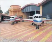  ?? HT PHOTO ?? Replica aircraft at the Antim Yatra crematoriu­m.