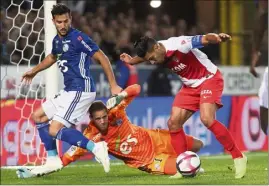  ?? (Photo PQR/L’Alsace) ?? Falcao (sorti sur blessure) trébuche encore avec l’ASM.