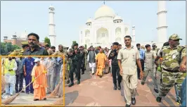  ?? TWITTER@CMOFFICEUP ?? Yogi Adityanath during a visit to the Taj Mahal in Agra on Thursday. (Inset) Yogi wields a broom as he takes part in a cleanlines­s drive at the western gate of the Taj Mahal.