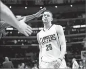  ?? Robert Gauthier Los Angeles Times ?? AUSTIN RIVERS of the Clippers leaves the court after being ejected in the second quarter.