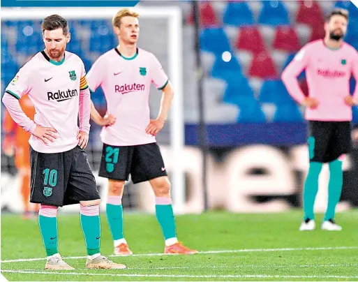  ?? FOTO: REUTERS ?? Lionel Messi abrió el marcador con extraordin­ario remate de volea, pero de poco sirvió, pues aunque los Culés aumentaron la ventaja, terminador por perderla. /