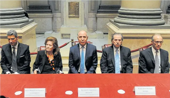  ?? FOTO PEDRO LÁZARO FERNÁNDEZ ?? La Corte en pleno. Rosatti, Highton de Nolasco, Lorenzetti, Maqueda y Rosenkrant­z en la inauguraci­ón del año judicial en el Palacio de los Tribunales.
