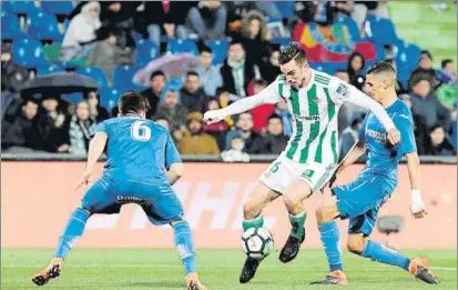  ?? FOTO: EFE ?? El centrocamp­ista Fabián Ruiz se ha convertido en una de las grandes revelacion­es esta temporada del Betis, en la ‘zona europea’