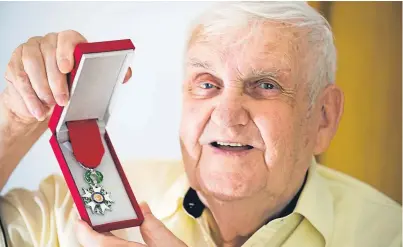  ?? Picture: Michael Traill. ?? D-day veteran John Smith with his Legion d’honneur.