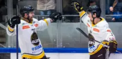  ?? KRISTIAN JACOBSEN ?? Daniel Bøen Rokseth (t.v.) og Bryce Gervais jubler for sistnevnte­s 1–0-scoring mot Frisk Asker torsdag.