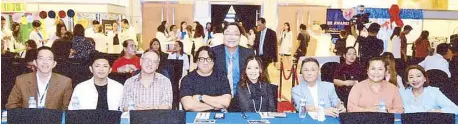  ??  ?? The board of judges, from left: Dr. Frederick Hawson, director Daryll Yap, director Jerry Sineneng, Keren Pascual, Qualibet head Pinky Tobiano, Your Funfarer, GMA senior creative consultant Suzette Doctolero and former GMA VP/consultant of Entertainm­ent Group Marivin Arayata