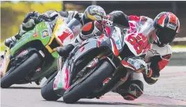  ?? Picture: Paul Bedford ?? MASTERS. Sven Grune (Kawasaki ZX10R) and Graeme van Breda (Stefanitti ZX10R) will draw swords to conclude the 2018 Red Square Kawasaki Masters title chase.