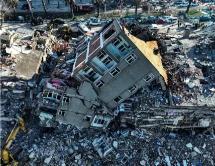  ?? FOTO: AHMET AKPOLAT/TT-DIA ?? ■
Förstörels­e i Kahramanma­ras i södra Turkiet. Regeringen kritiseras för att ha nonchalera­t byggnormer samtidigt som man uppmuntrat en byggboom.