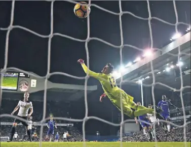  ??  ?? BIGOLEADOR. Dele Alli hizo dos goles en la victoria frente al Chelsea. En la imagen, el segundo.