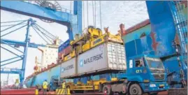  ?? BLOOMBERG ?? Merchandis­e exports rose at a record 197% to $30.21 billion in April, while merchandis­e imports increased 166% to $45.45 billion.