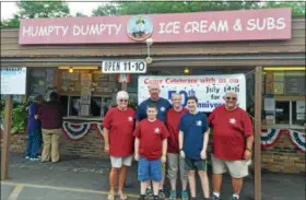  ?? NICHOLAS BUONANNO — NBUONANNO@TROYRECORD.COM ?? Humpty Dumpty Ice Cream and Subs in Saratoga on Saturday celebrates 50years of one family owning the shop. From left are Jean Bishop, Jason Jennings, Brenda Jennings, Ron Bishop, along with Jared and Brady Jennings.