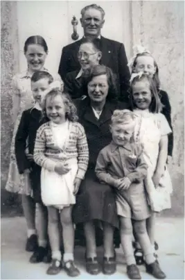  ??  ?? Séan and Nell (Ellen) Lyons (nee Lee) and their seven children, pictured in 1954 outside their home in Spittle, Glenrue. Back: Séan Lyons (Óglach na hÉireann); 2nd row: Mary, Jerome and Bridget; 3rd row: Dick, Nell (wife - nee Lee) and Margo; 4th row: Kitty and Moss.