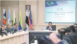  ??  ?? Johari (centre) chairing the Budget 2018 Focus Group: Easing Cost of Business in Putrajaya yesterday.