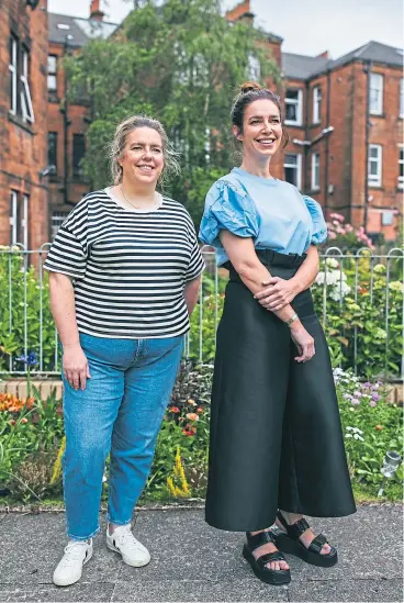  ?? Picture Andrew Cawley ?? Sisters Jenna and Emma Burns in Glasgow on Friday