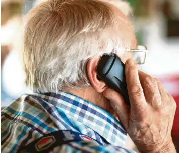  ?? Foto: Alexander Kaya (Symbolbild) ?? Eine neue Masche von Telefonbet­rug greift im Landkreis um sich. Ein Betroffene­r erzählt.