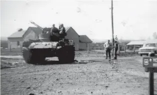  ?? COURTESY PHOTO ?? The National Guard in Tierra Amarilla in 1967.