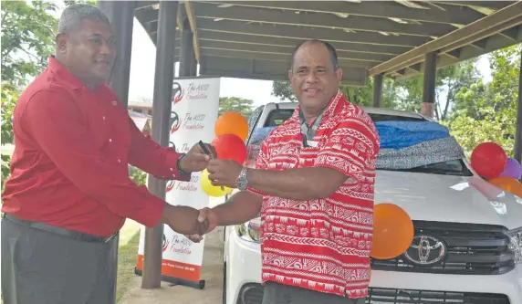  ?? Photo: Mereleki Nai ?? Asco Motors Regional Manager (West) Maika Moce hands over the new vehicle to Ministry of Education regional education officer Setareki Rika in Sigatoka yesterday.