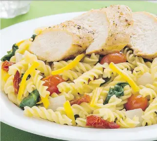  ?? CATELLI PASTA BOOST COOKBOOK ?? This chicken-and-pasta dish is a cinch to make, with easy-to-find ingredient­s.