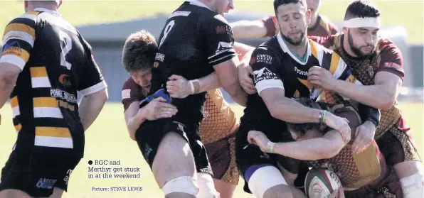 ?? Picture: STEVE LEWIS ?? RGC and Merthyr get stuck in at the weekend