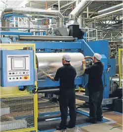  ?? Picture: Dougie Nicolson. ?? Technician­s working on Rockwell’s multi-million-pound Rockstar machine.