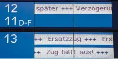  ??  ?? Foto: dpa Kommt ein Zug zu spät oder fällt er sogar ganz aus, haben Passagiere bestimmte Rechte. Und immer mehr Menschen nutzen diese auch.