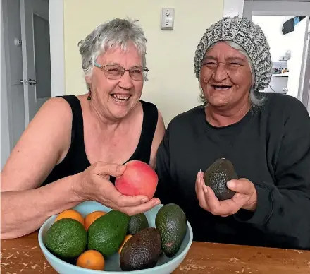  ??  ?? Dr Carol Peters and Delysse Beezley share a break from duties.