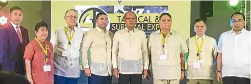  ?? —GENE PAULO BAUTISTA ?? 3M’s Ariel Lacsamana, Armscor SEVP and deputy CEO Gina Marie Angangco, chairman emeritus Demetrio “Bolo” Tuason, president and CEOMartin Tuason, Defense Sec. Delfin Lorenzana, chairman of the board Severo “Conkoy” Tuason, Gene Cariño of United Defense...