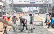  ?? PATIPAT JANTHONG ?? Road developmen­t in front of the Sadao border checkpoint in Songkhla. The government is keen on building a Sadao special economic zone.